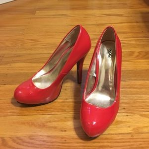 Red pumps