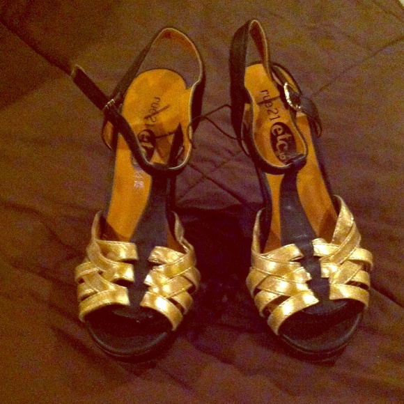 Rue 21 black/gold wedges M 7/8