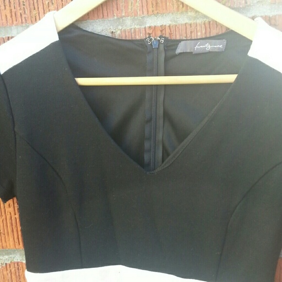 Black and White Bodycon Dress - Picture 2 of 3