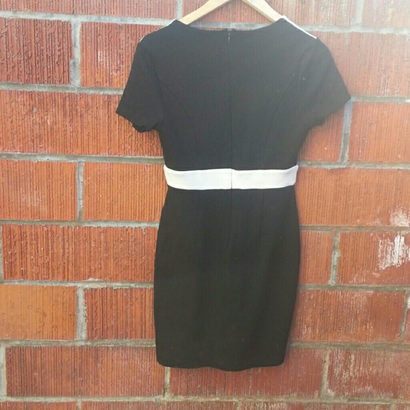 Black and White Bodycon Dress - Picture 3 of 3