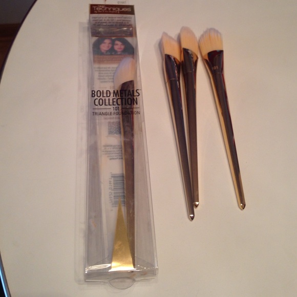 RT Bold Metals Brush