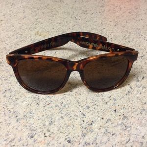 Super cute leopard print sunglasses