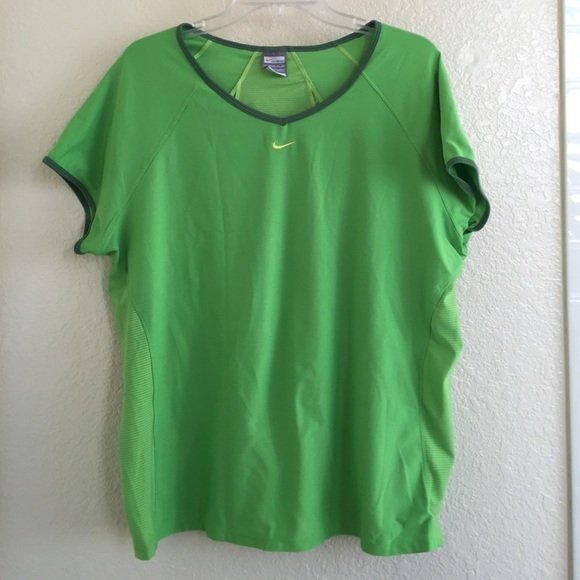 Nike Tops - 🌷 Nike Fit Dry Workout Tee