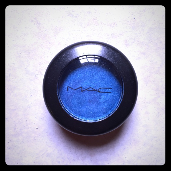 MAC eye shadow Freshwater