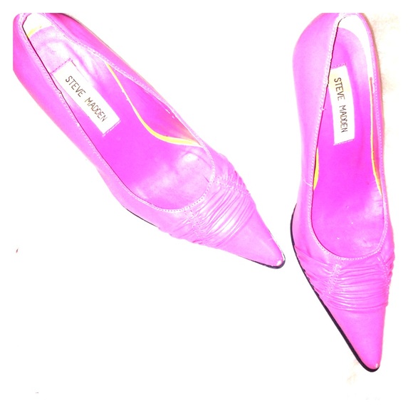 V I N T A G E Steve Madden Barbie Pumps!