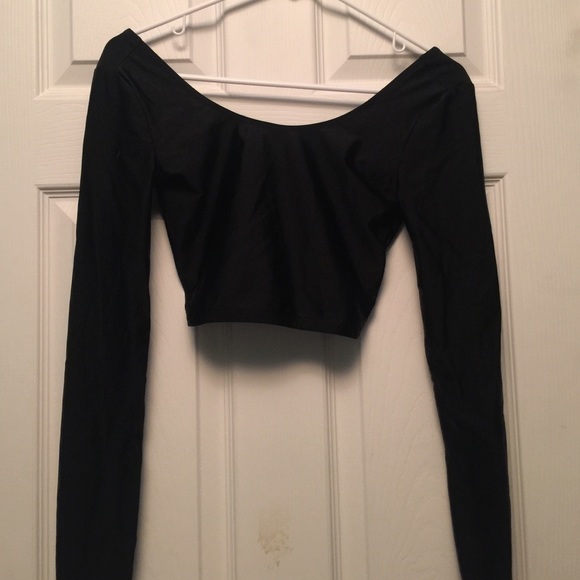 Black Long Sleeve Crop Top