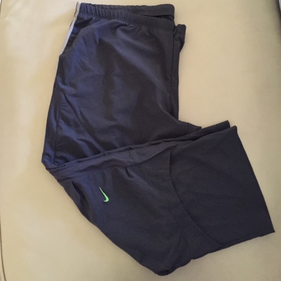 Nike Pants - 🌷 Nike Fit Dri Capris