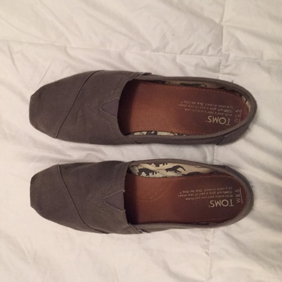 Grey simple original Toms.