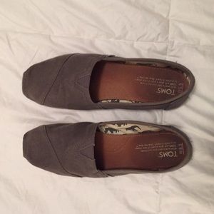 Grey simple original Toms.
