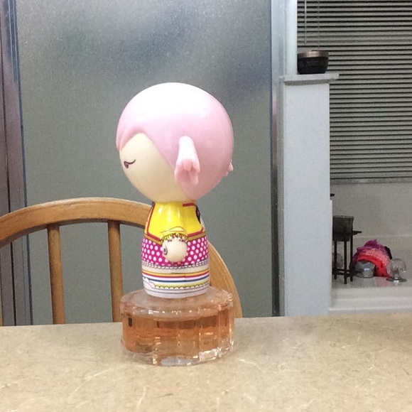 Perfume - Picture 2 of 4
