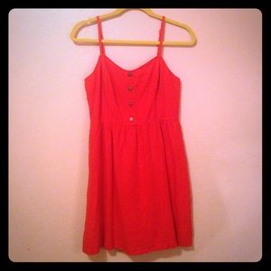 Cute Linen Dress w/ Peekaboo back!