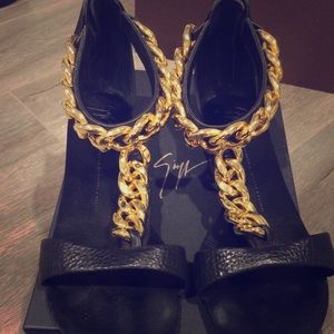 Authentic Giuseppe Zanotti Gold Chain T Sandals Authentic Giuseppe Zanotti Gold Chain T Sandals