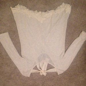 Quarter sleeve blouse w/ open back and bow