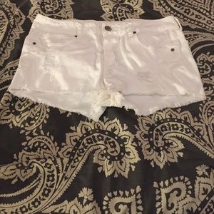 White American Eagle White Shorts