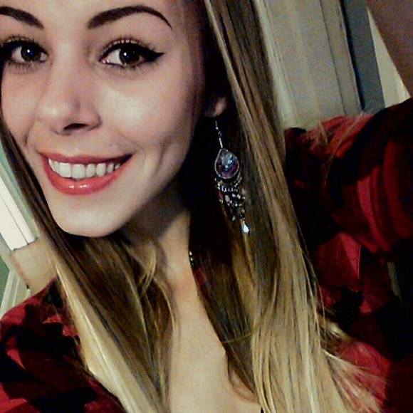 Meet your Posher, Gabrielle - Picture 1 of 1