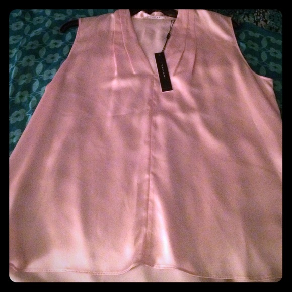 Tahari pale pink sleeveless shirt