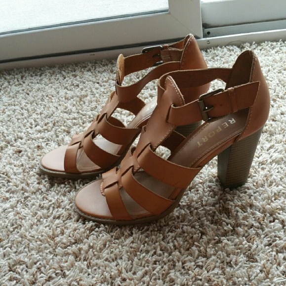 report strappy sandals