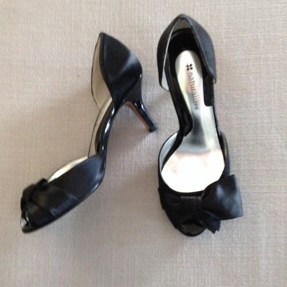 Naturalizer bow kitten heels