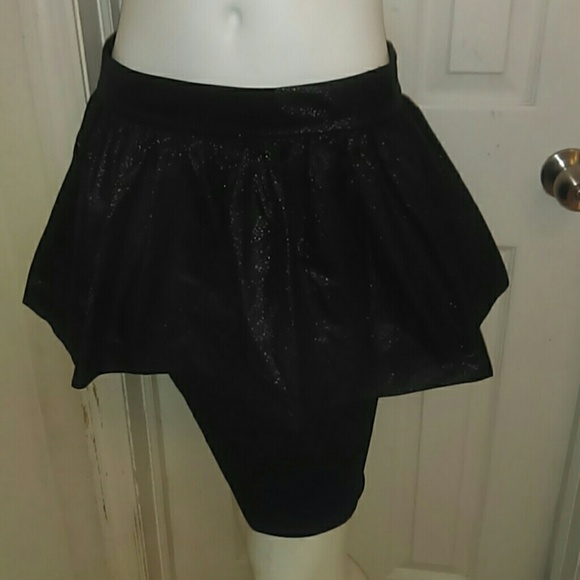 Black skirt with ruffles