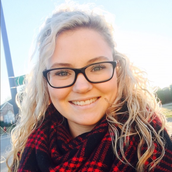 Meet your Posher, Courtney