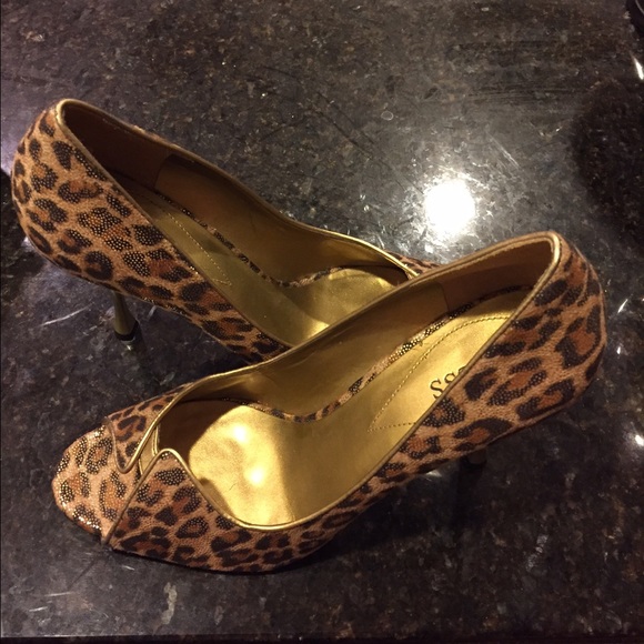 <<Guess•Open•Toes>> - Picture 2 of 4