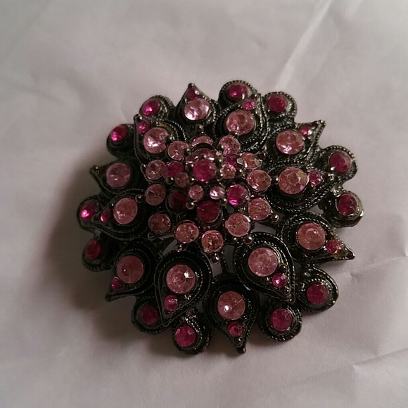 Brooch - Picture 1 of 3
