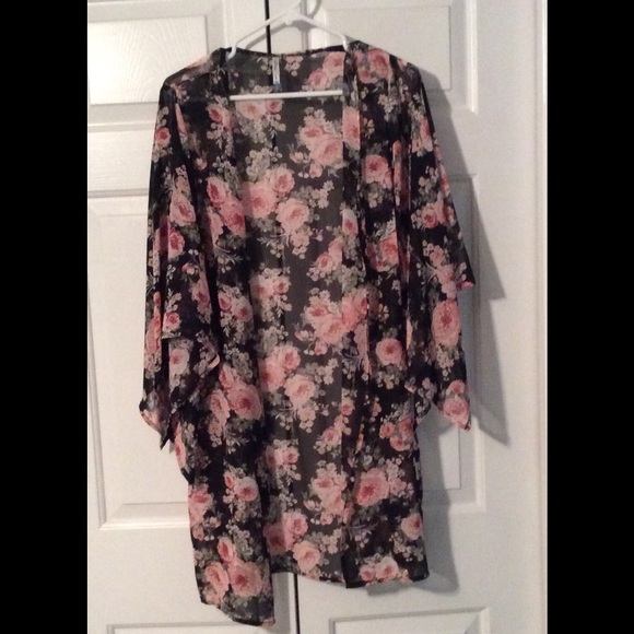 Floral patterned kimono