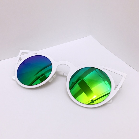 ❤️BOGO❤️New Green Mirrored White Cat Eye