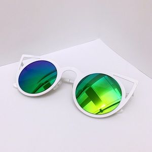 ❤️BOGO❤️New Green Mirrored White Cat Eye