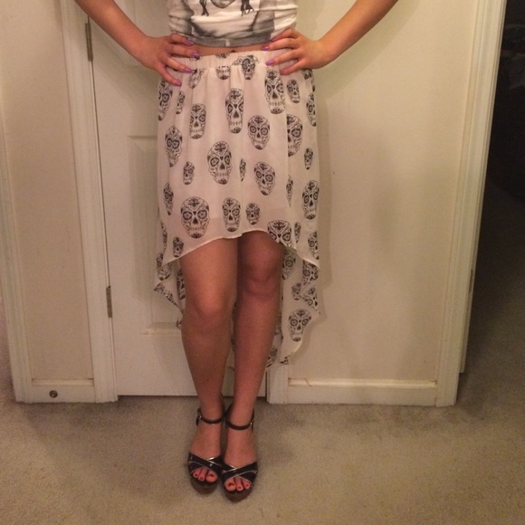 ❌SOLD❌ Dia de los muertos high low skirt - Picture 2 of 4