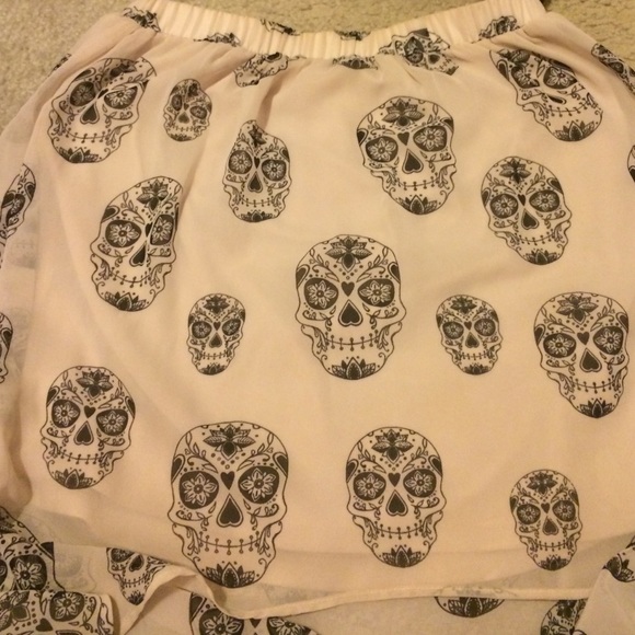 ❌SOLD❌ Dia de los muertos high low skirt - Picture 3 of 4