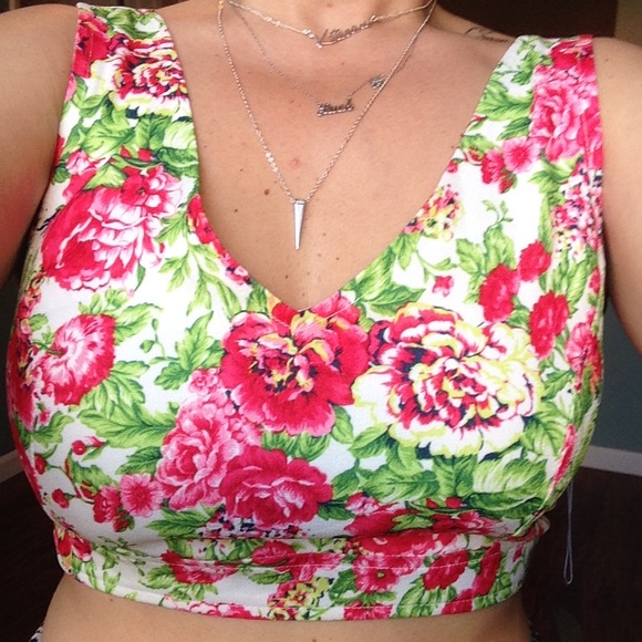 Forever 21 Tops - Floral crop