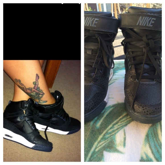 AMAZING CONDITION Nike Air Revolution Sky High