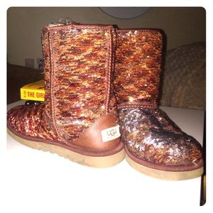 Reverse sparkle brown uggs