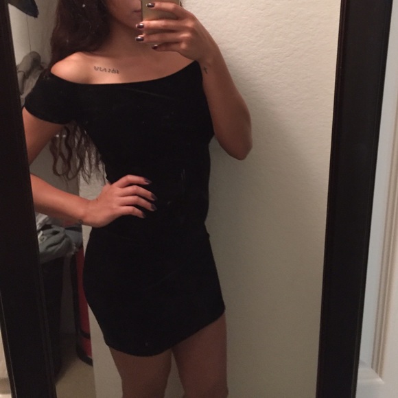 🚫 SOLD 🚫 Off the shoulder black, velvet dress