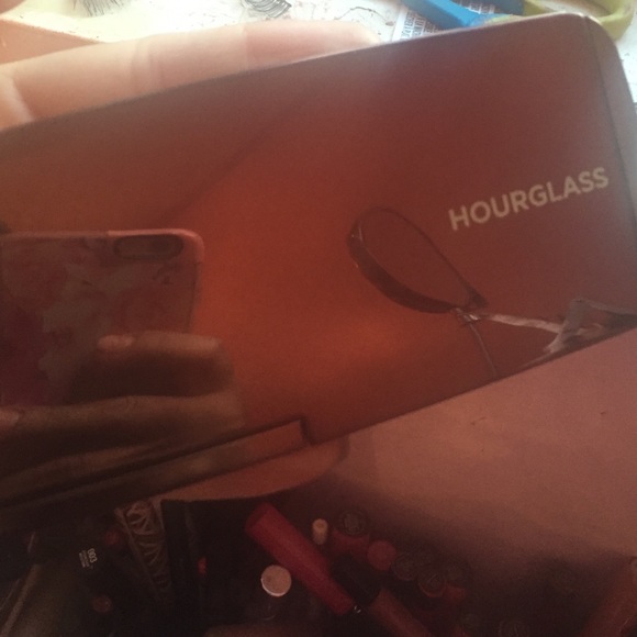 Hourglass ambient lighting palette