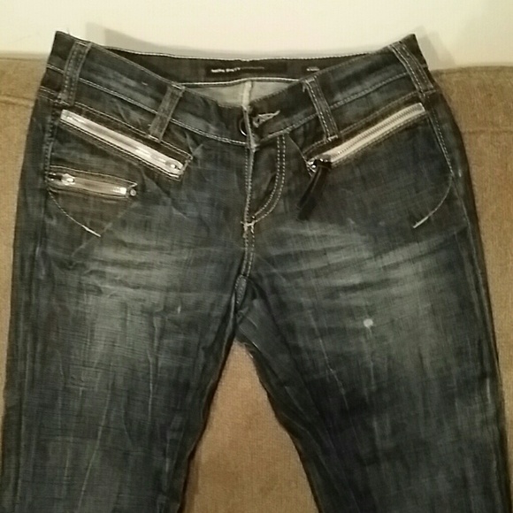 Sexy looking asome jeans decorated with zipper