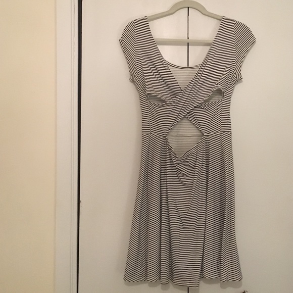 Never worn stretchy striped dress - Picture 3 of 4