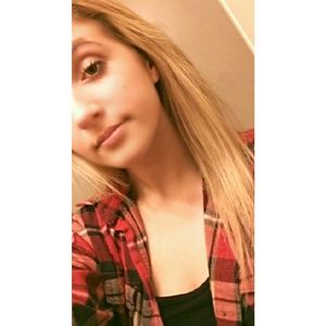 Meet your Posher, Alyssa