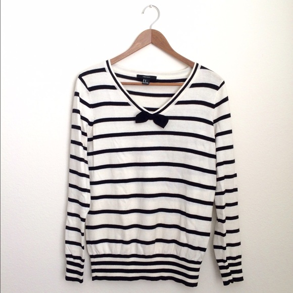 ❌SOLD❌Black and white stripe knit top