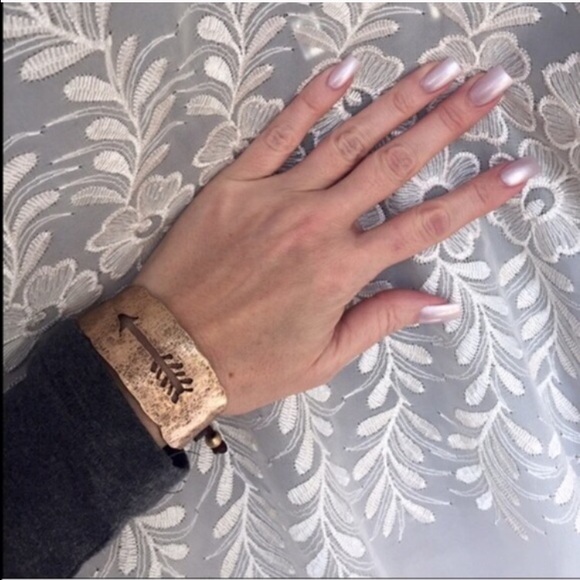 💰Oxidized Coppery-Gold Cutout Arrow - Picture 2 of 4