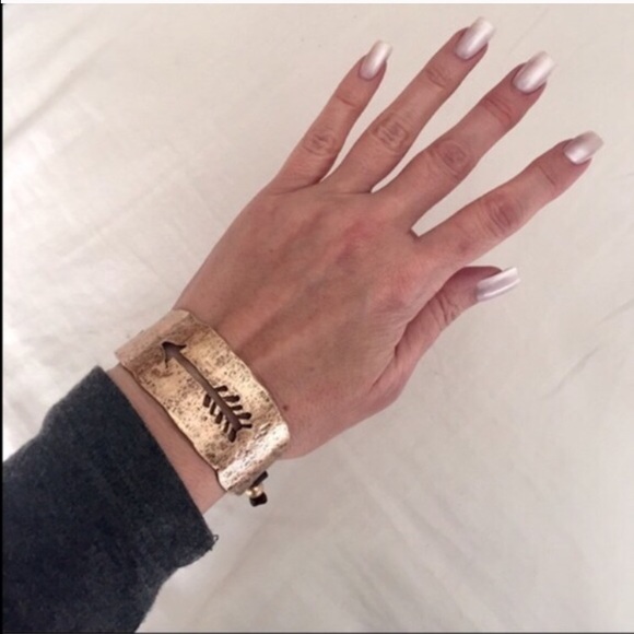 💰Oxidized Coppery-Gold Cutout Arrow - Picture 3 of 4