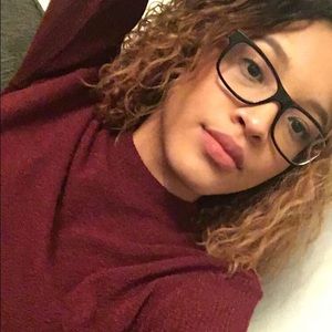 Meet your Posher, Claudia