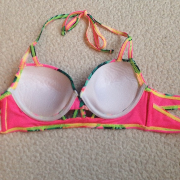 ❌SOLD❌ Push-up bikini top - Picture 3 of 4