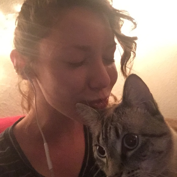 Meet your Posher, Lauren - Picture 1 of 1