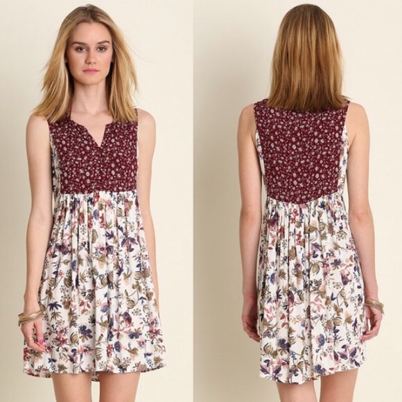 Sleeveless Floral V-Neck Dress ➸  Summer Sale! ☀️ - Picture 2 of 3