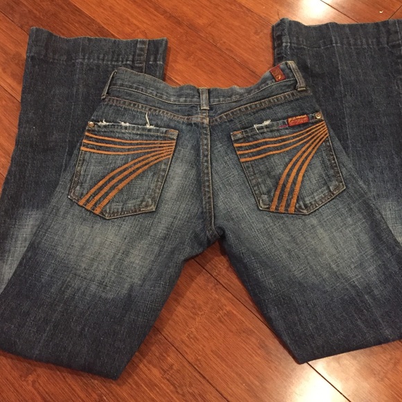 7 of all Mankind. Size 24. Inseam 28.