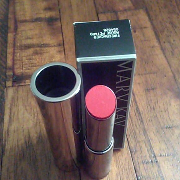 ***SOLD*** Mary Kay True Dimensions Lipstick