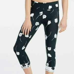 Fabletics capri workout leggings