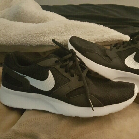 Nikes Womens Size 8.5